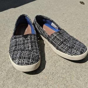 TOMS 8W Wide Black and White Cross Stitch